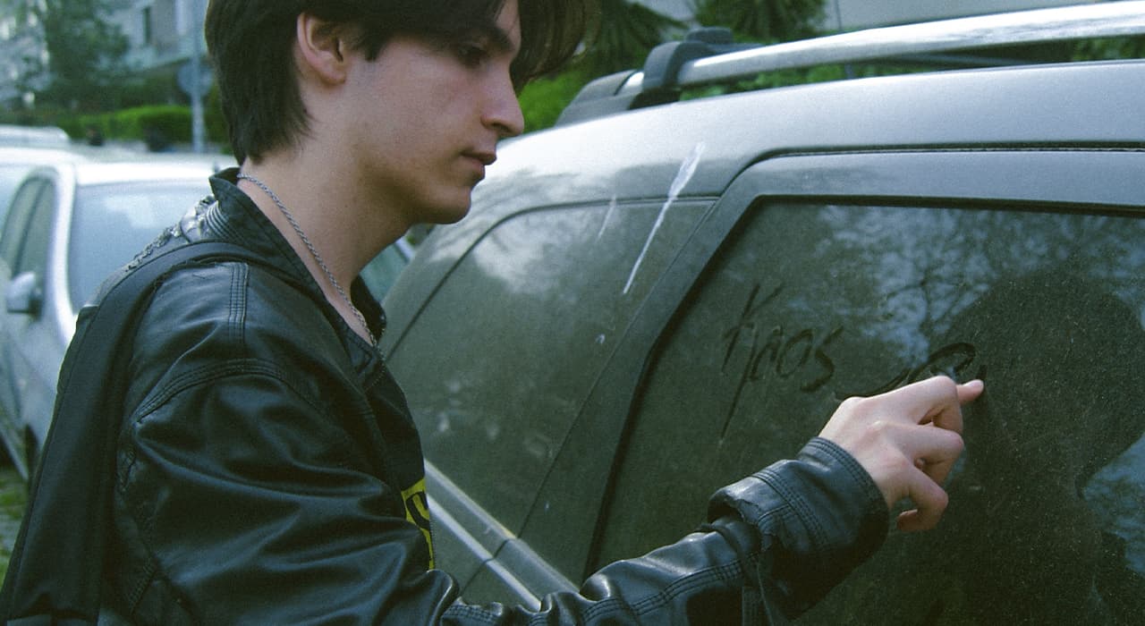 Drawings on dirty cars